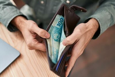 Imagem da notícia Além de antecipar pagamento, Prefeitura de Costa Rica presenteia servidores municipais com abono de R$ 1 mil a mais